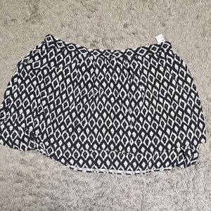 Chic Black and White Geometric Skater Skirt